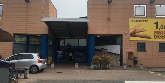 VALSAMOGGIA : VENDESI NEGOZIO DI 70 MQ IN CENTRO COMMERCIALE