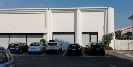 MANERBIO : VENDESI A REDDITO NEGOZI