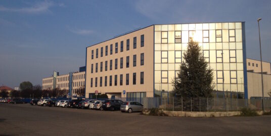 PIACENZA : UFFICI DI 350 MQ IN VIA COPPALATI