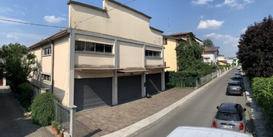 CASTEL SAN GIOVANNI : VENDESI NEGOZIO DI 750 MQ