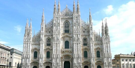 MILANO : VENDESI A REDDITO PALAZZINA CON UFFICI E NEGOZI