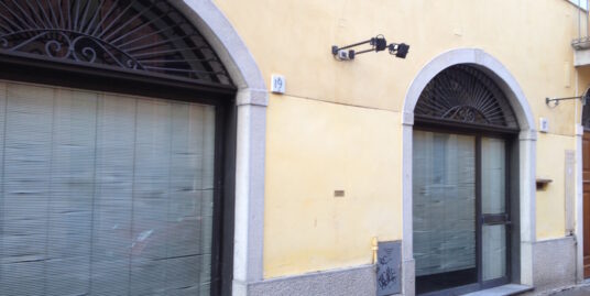 CREMONA : NEGOZIO IN CENTRO STORICO