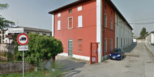 SORESINA : VENDESI CAPANNONE DI 1.100 MQ