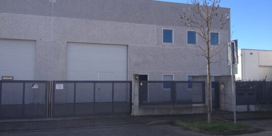 MELEGNANO : VENDESI CAPANNONE DI 1000 MQ