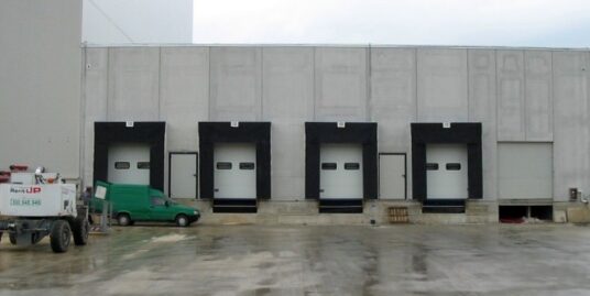 PIACENZA – CAPANNONE CON BAIE DI CARICO E UFFICI