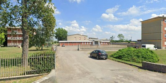 SARMATO : VENDESI COMPLESSO IMMOBILIARE SU LOTTO DI 32.000 MQ