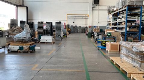 FIDENZA : VENDESI CAPANNONE ID 1.500 MQ