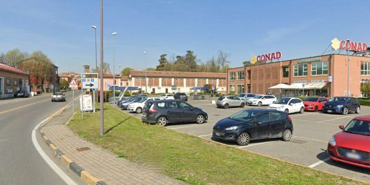 PONTENURE : SPAZIO POLIVALENTE IN CENTRO PAESE