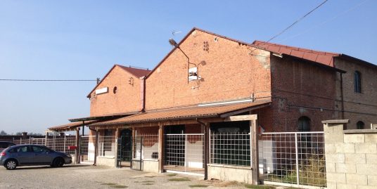 PIACENZA : VENDESI EX PUB IN LOC. 7 PONTI