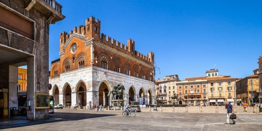 PIACENZA : VENDESI BAR IN ZONA PIAZZA CAVALLI