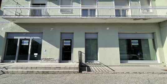 SAN GIORGIO MONFERRATO : VENDESI UFFICIO-NEGOZIO CON PARCHEGGIO PRIVATO