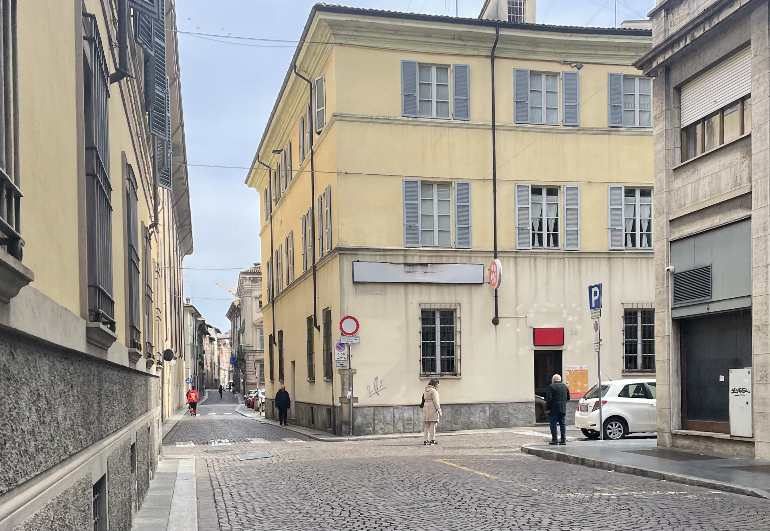 PIACENZA CENTRO : DISPONIBILE RISTORANTE