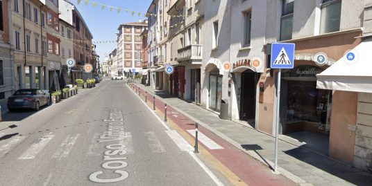 PIACENZA CENTRO : NEGOZIO DI 60 MQ