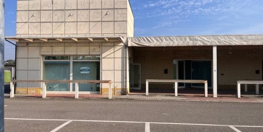 CASTELL’ARQUATO : VENDESI 3 NEGOZI NEL CENTRO COMMERCIALE DI VIA CASTELLANA