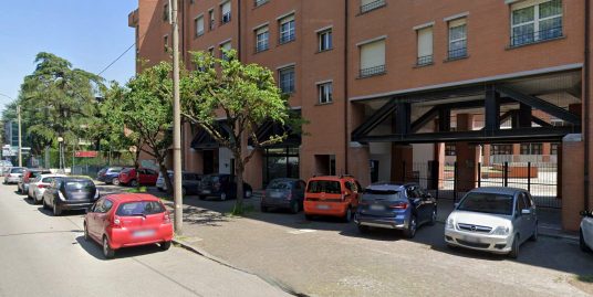 BOLOGNA : VENDESI NEGOZIO NEL QUARTIERE SAN DONATO