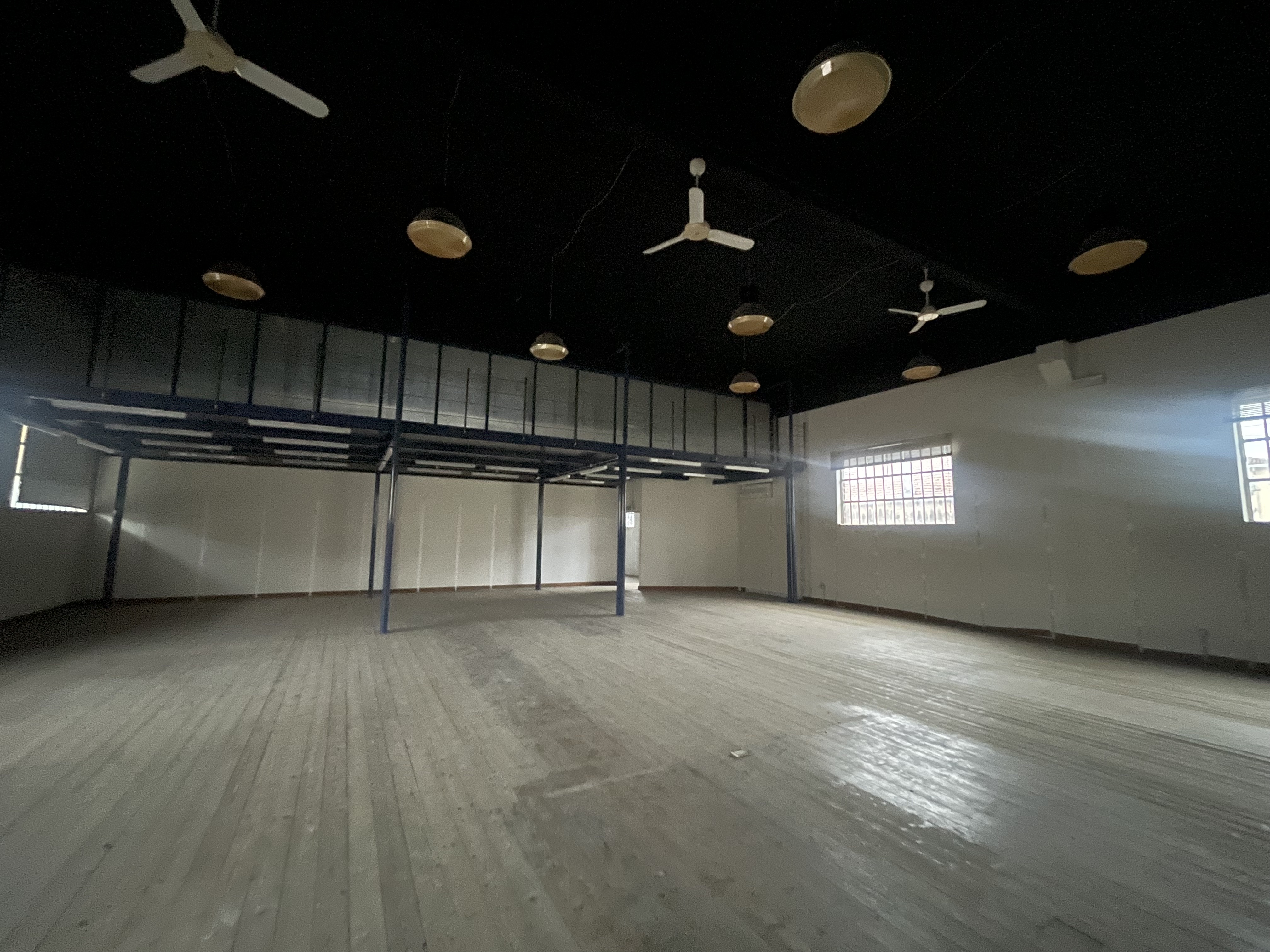 CADEO : VENDESI CAPANNONE FRONTE STRADA