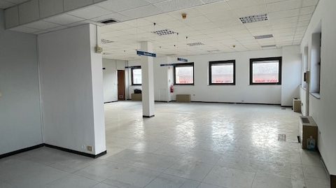 PAVIA : VENDESI UFFICIO ZONA STAZIONE FS