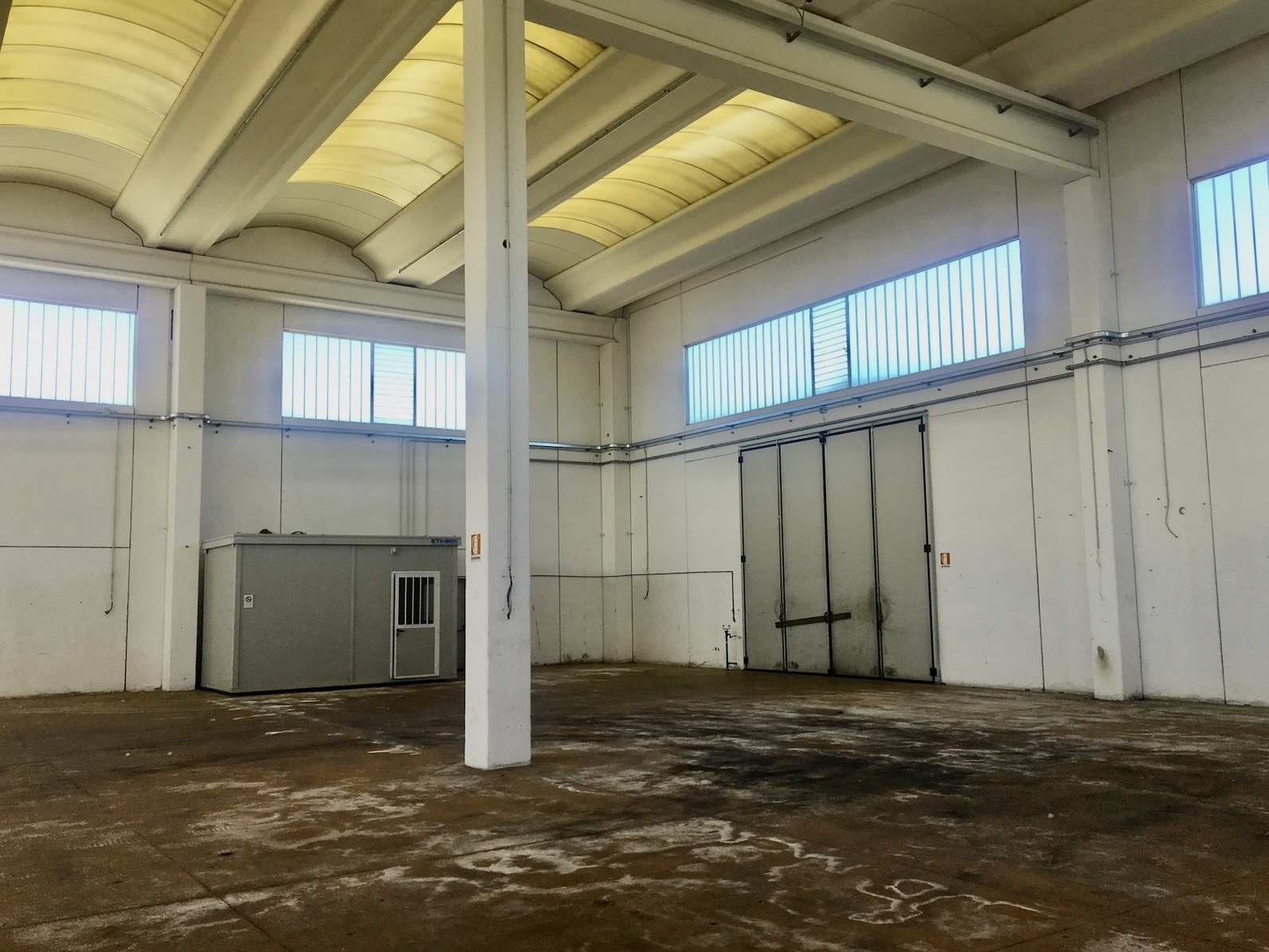 CASTEL SAN GIOVANNI : CAPANNONE DI 1.300 MQ ZONA CASELLO