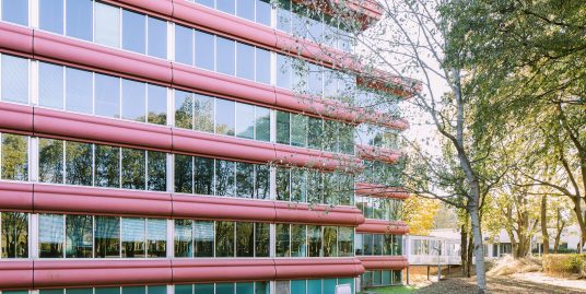 MILANO HINTERLAND : VENDESI A REDDITO PALAZZO UFFICI DI 3.500 MQ