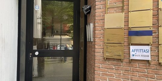 PIACENZA : UFFICIO DI 90 MQ IN VIA FARNESIANA