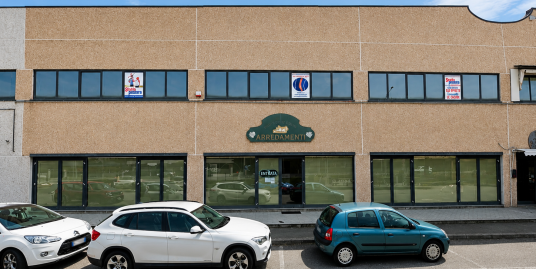 CASTEL SAN GIOVANNI : IMMOBILE COMMERCIALE DI 252 MQ