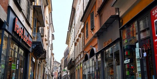 PIACENZA : NEGOZIO IN VIA XX SETTEMBRE